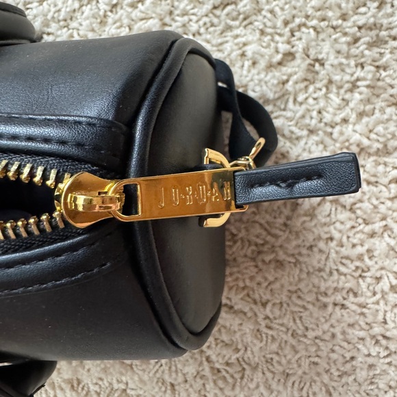 Nike Jordan Duffel Bag (small) - Picture 5 of 8